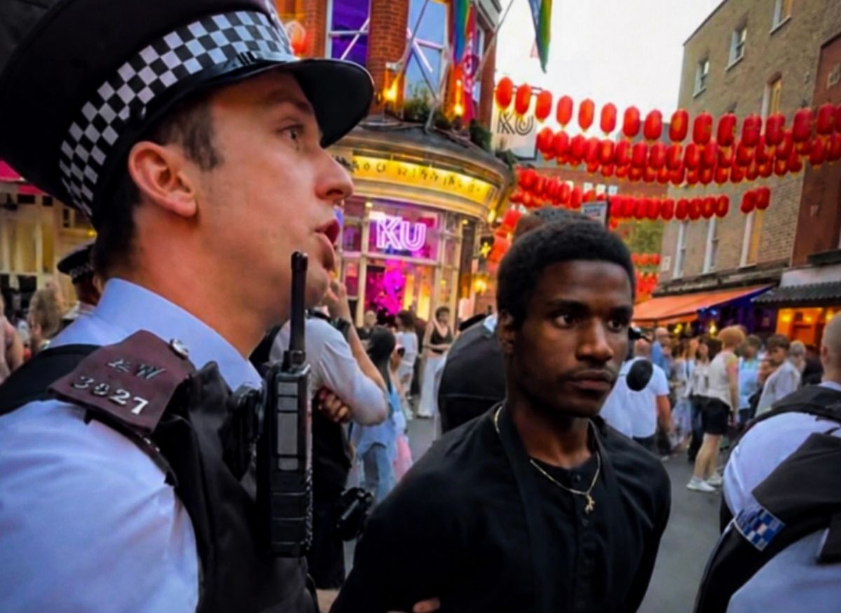 Londra, predicatore cristiano portato via dalla polizia: il caso Jesse Samuel Ngoma accende il dibattito sulla libertà religiosa
