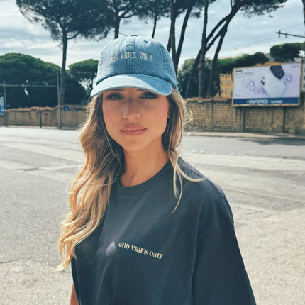 Cappellino in jeans God Vibes Only